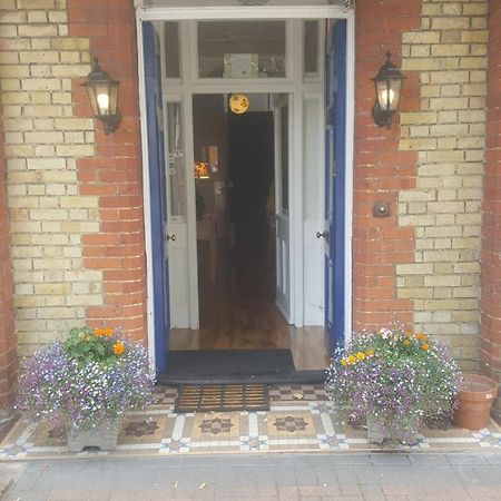The Silverdale . Farnborough  Exterior foto